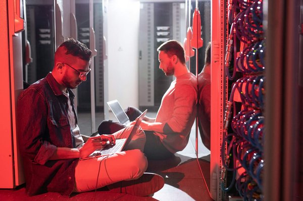 Comment configurer un home cinéma avec un PC et un projecteur 4K ?